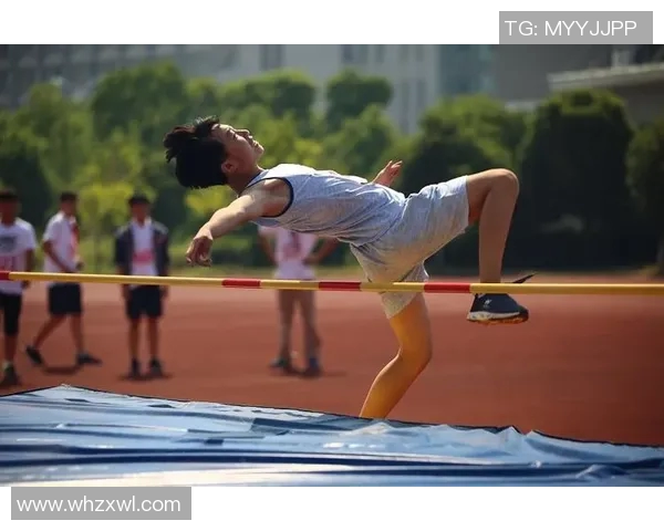 和那英携手足球明星共谱青春旋律展现运动与音乐的完美结合 和那英携手足球明星共谱青春旋律展现运动与音乐的完美结合