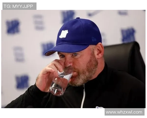 英格兰足球明星鲁尼的辉煌职业生涯与传奇故事回顾